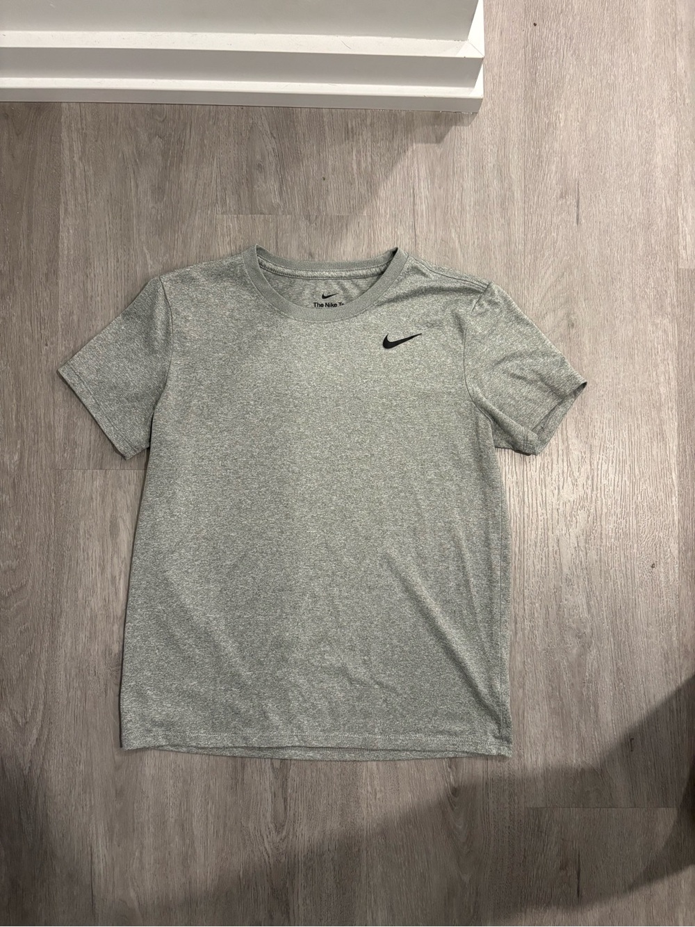 NWOT Nike Women Dri-Fit Light Gray Short Sleeve Tee